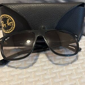 Rayban RB4147